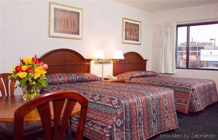 Boulder University Inn Room photo