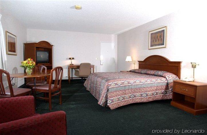 Boulder University Inn Room photo