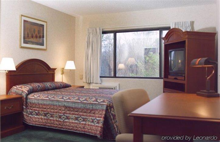 Boulder University Inn Room photo