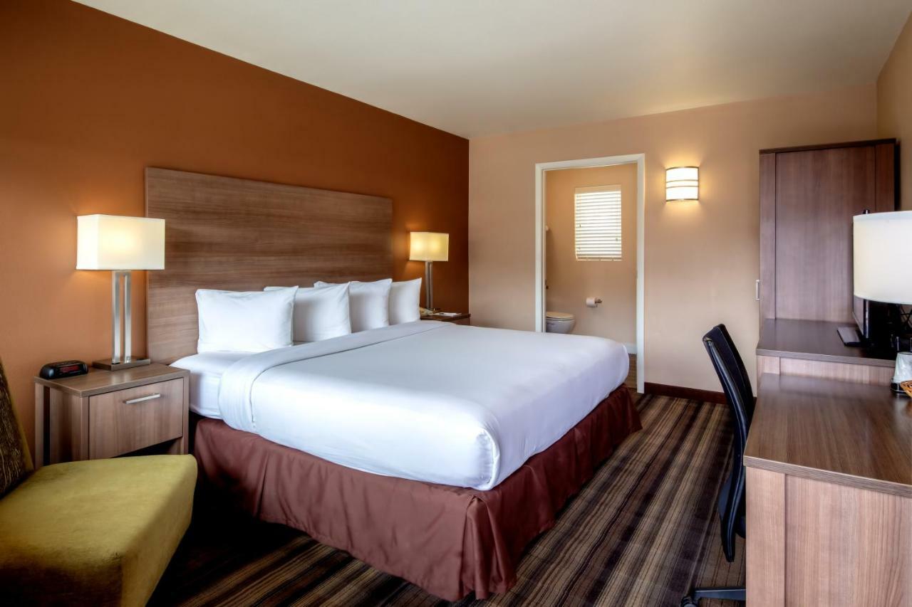 Boulder University Inn Exterior photo