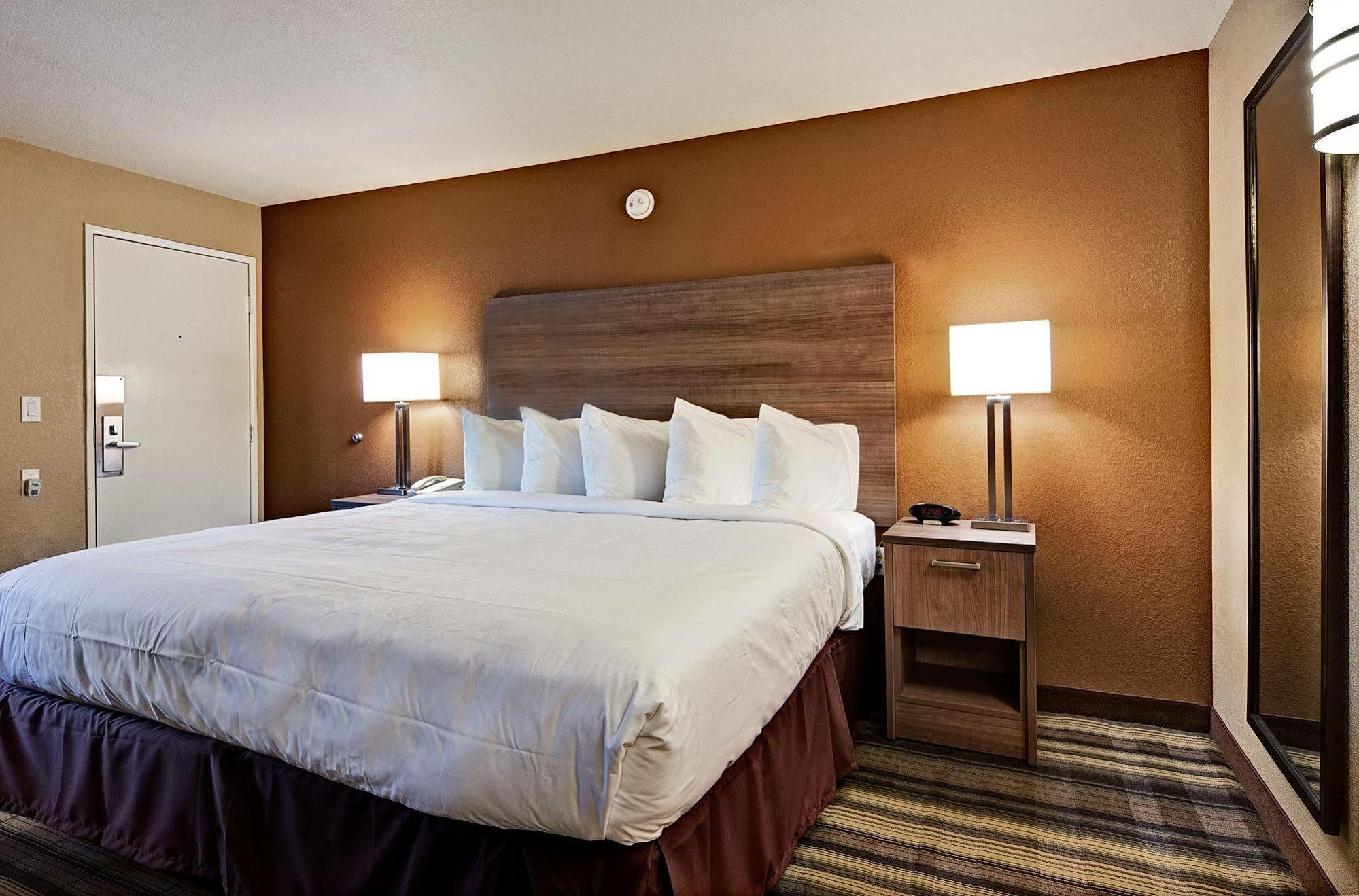 Boulder University Inn Exterior photo